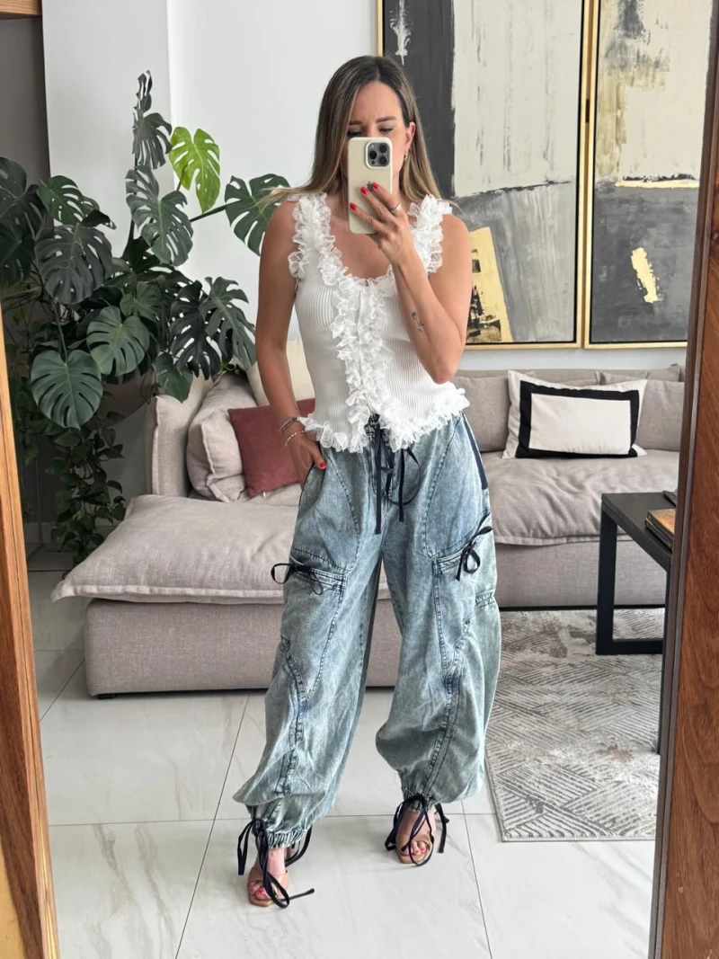 Blusa blanca con encaje