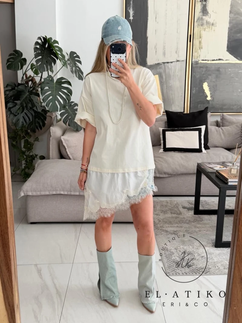 T-shirt con satin y encaje