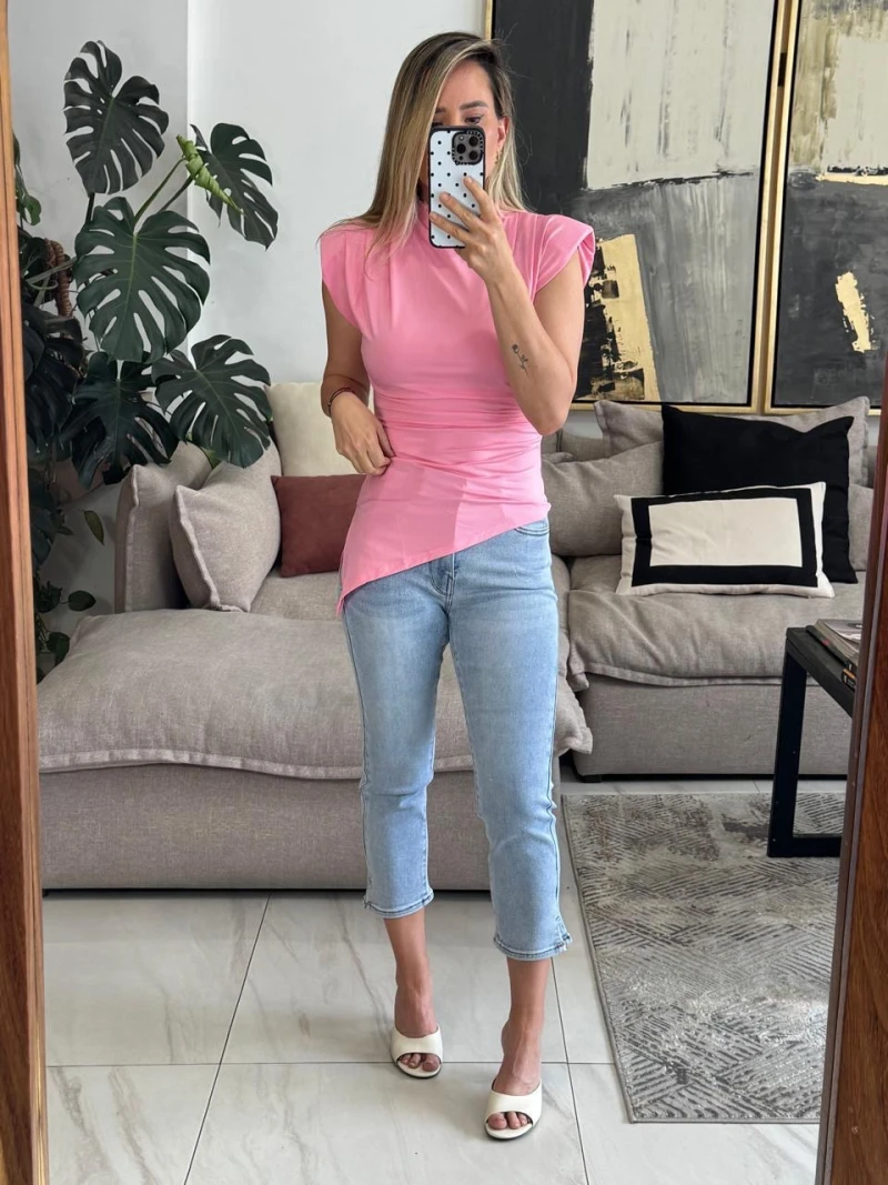 Blusa rosa asimétrica