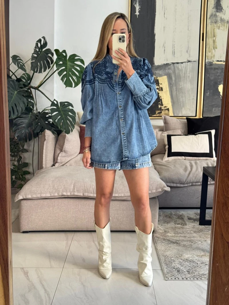 Camisa mezclilla con detalles bordados