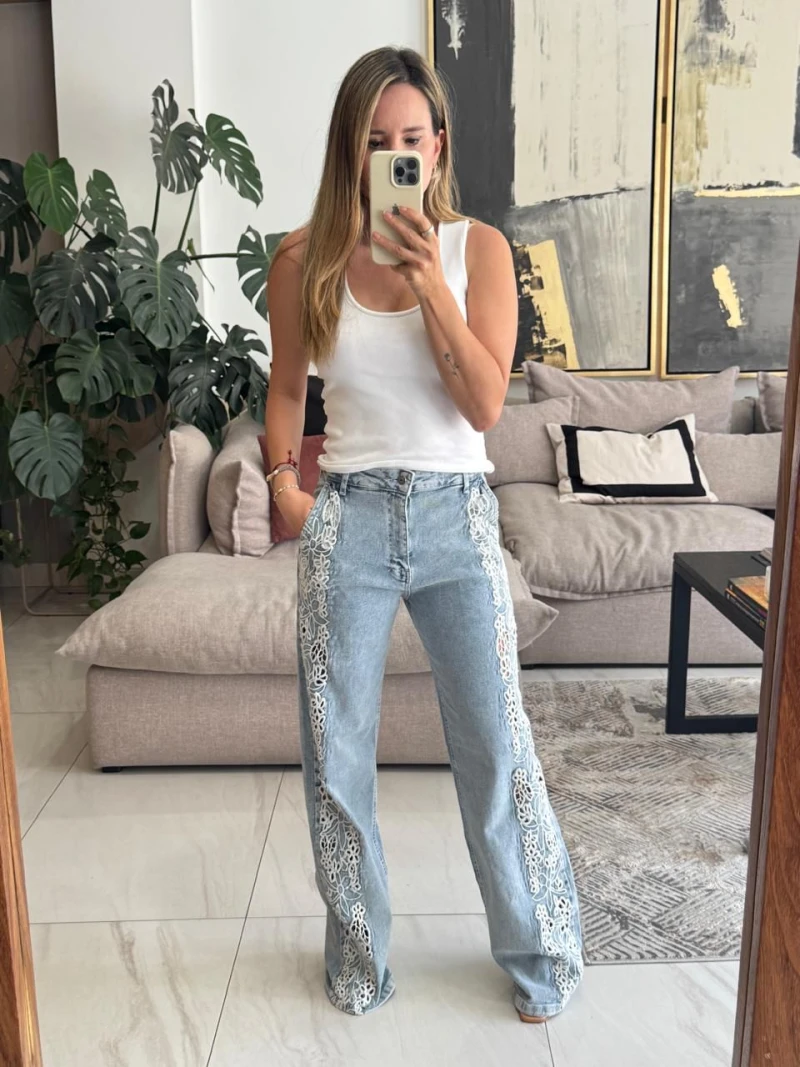 Jeans con detalles bordado