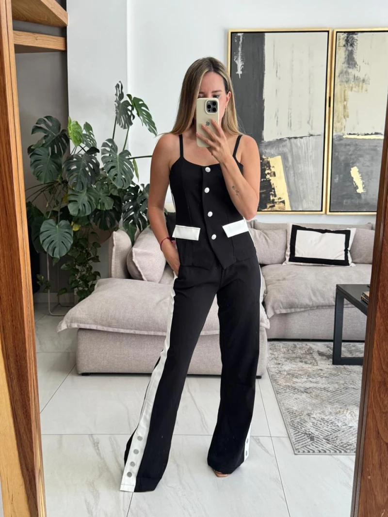 Set chaleco y pantalon con líneas blancas