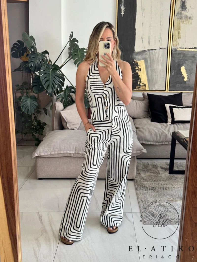 Pantalón diseño líneas negras 