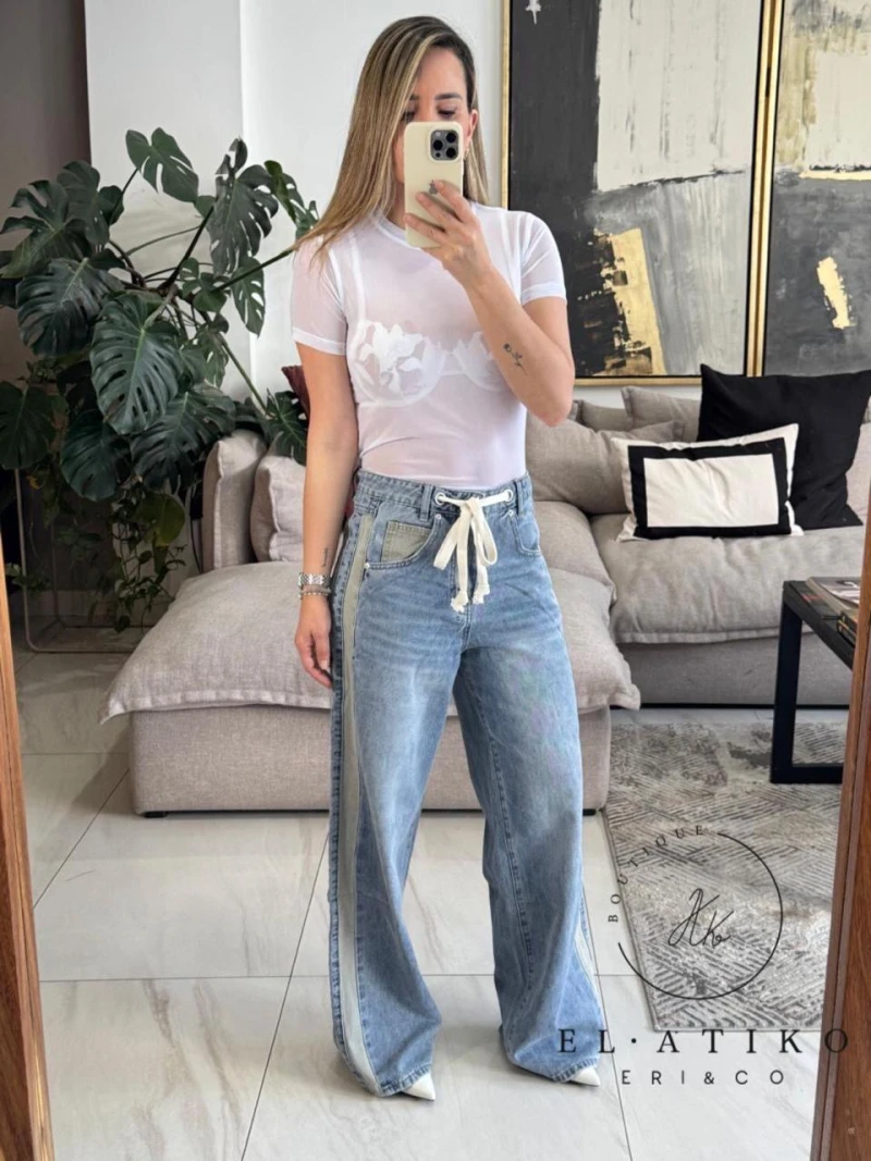 Jeans con franjas a los lados 