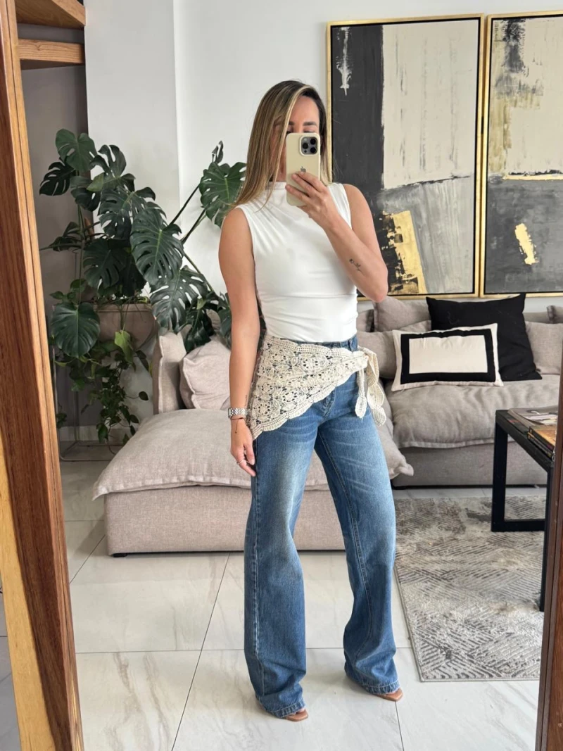 Jeans con pañuelo tejido