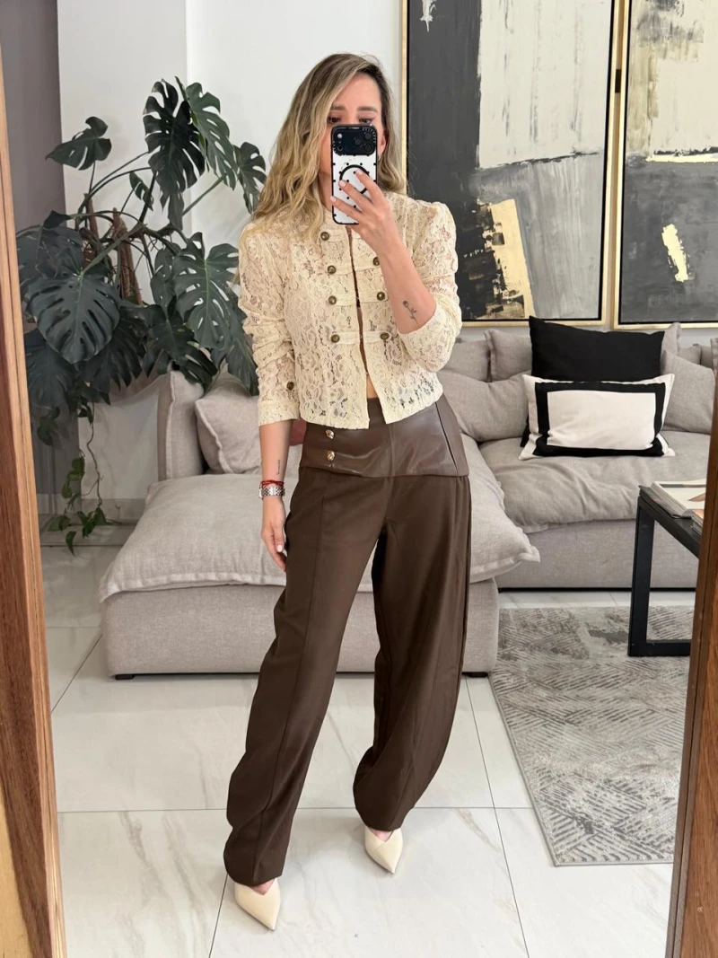 Pantalón gabardina con vinipiel