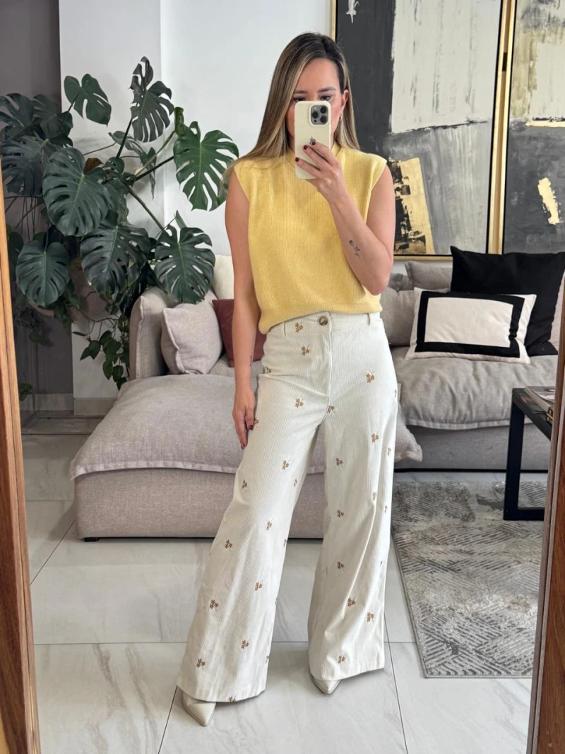 Blusa amarilla sin mangas 