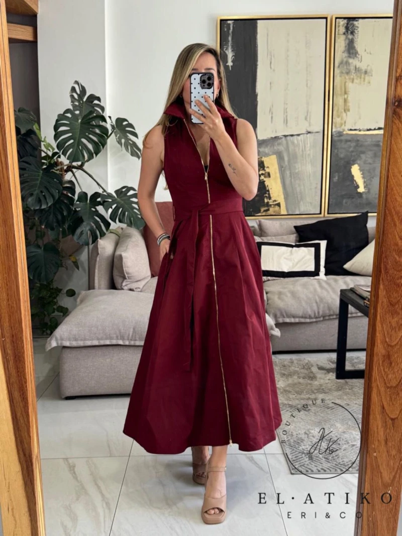 Vestido tinto con cuello