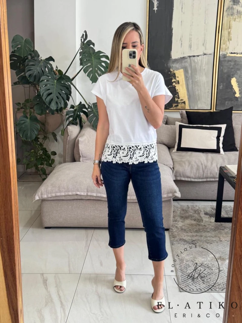 T-shirt blanca con crochet cintura 