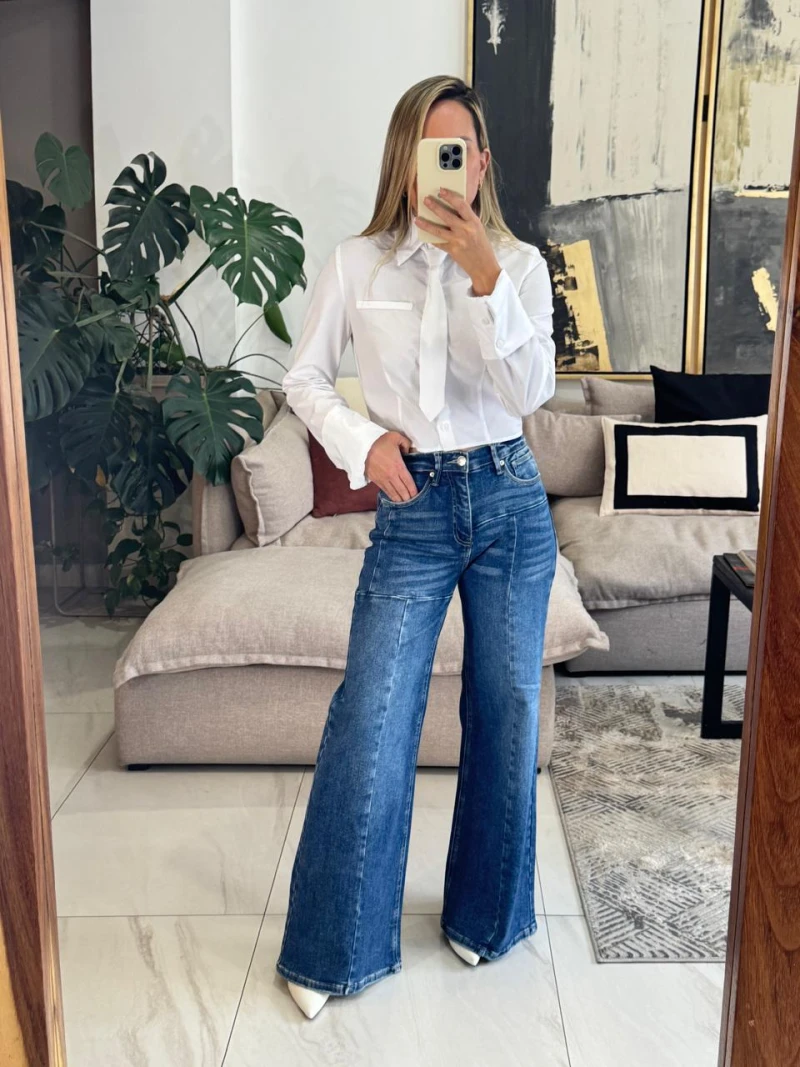 Camisa blanca con corbata