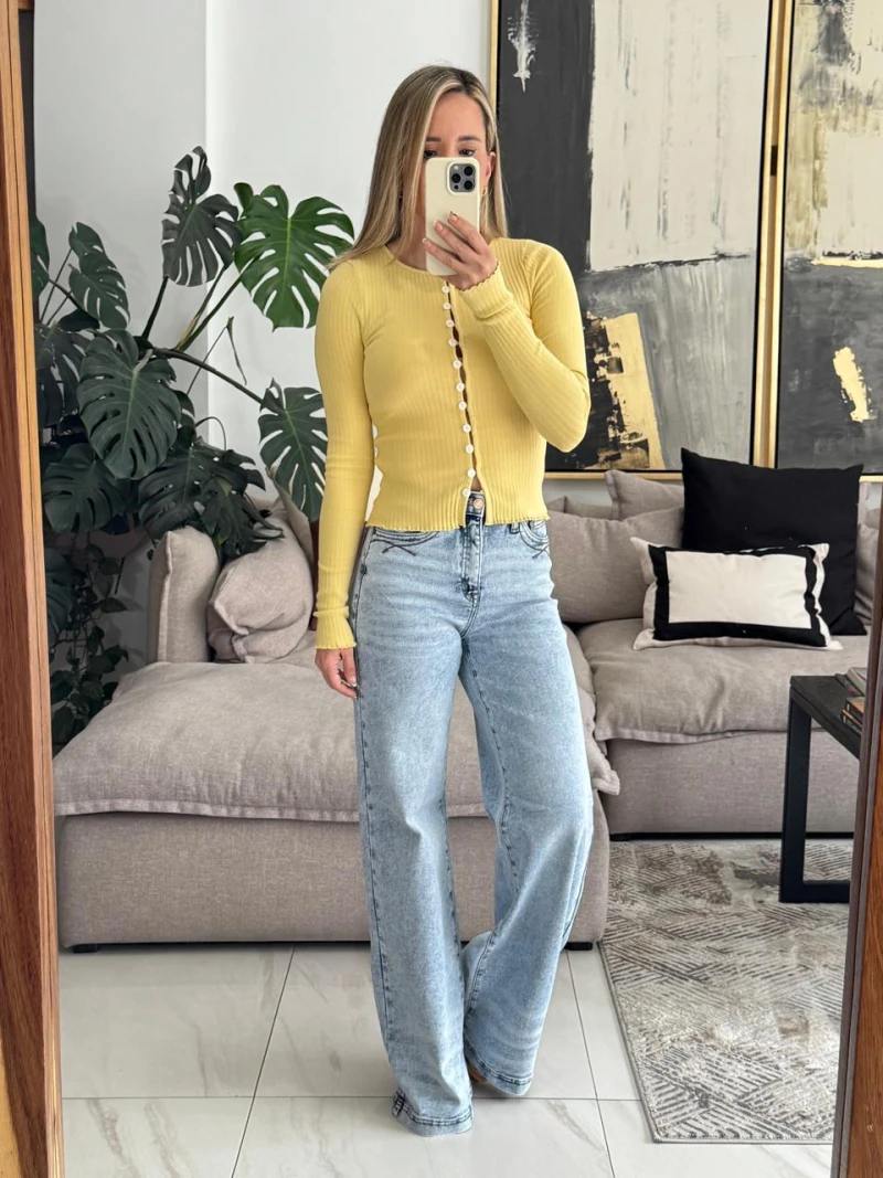 Sueter amarillo botones
