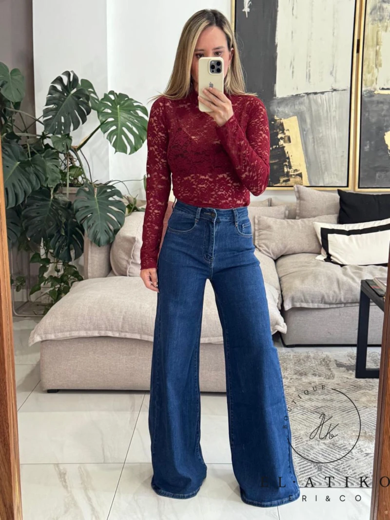 Blusa tinta de encaje