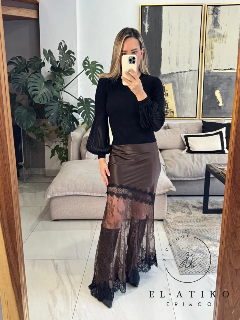 Falda de satin con encaje 