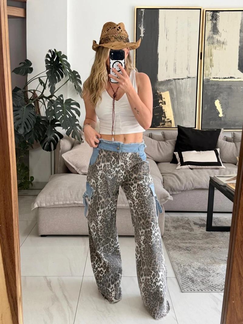 Jeans mezclilla con animal print