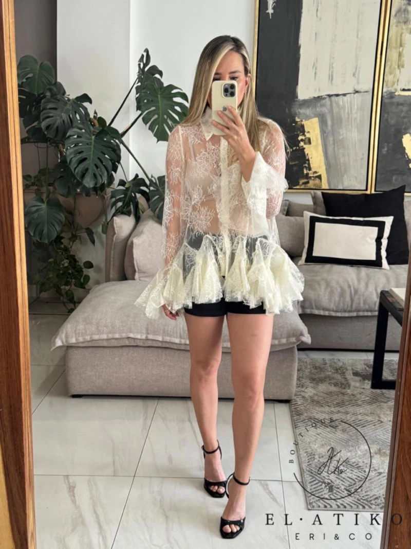 Blusa encaje escarolas