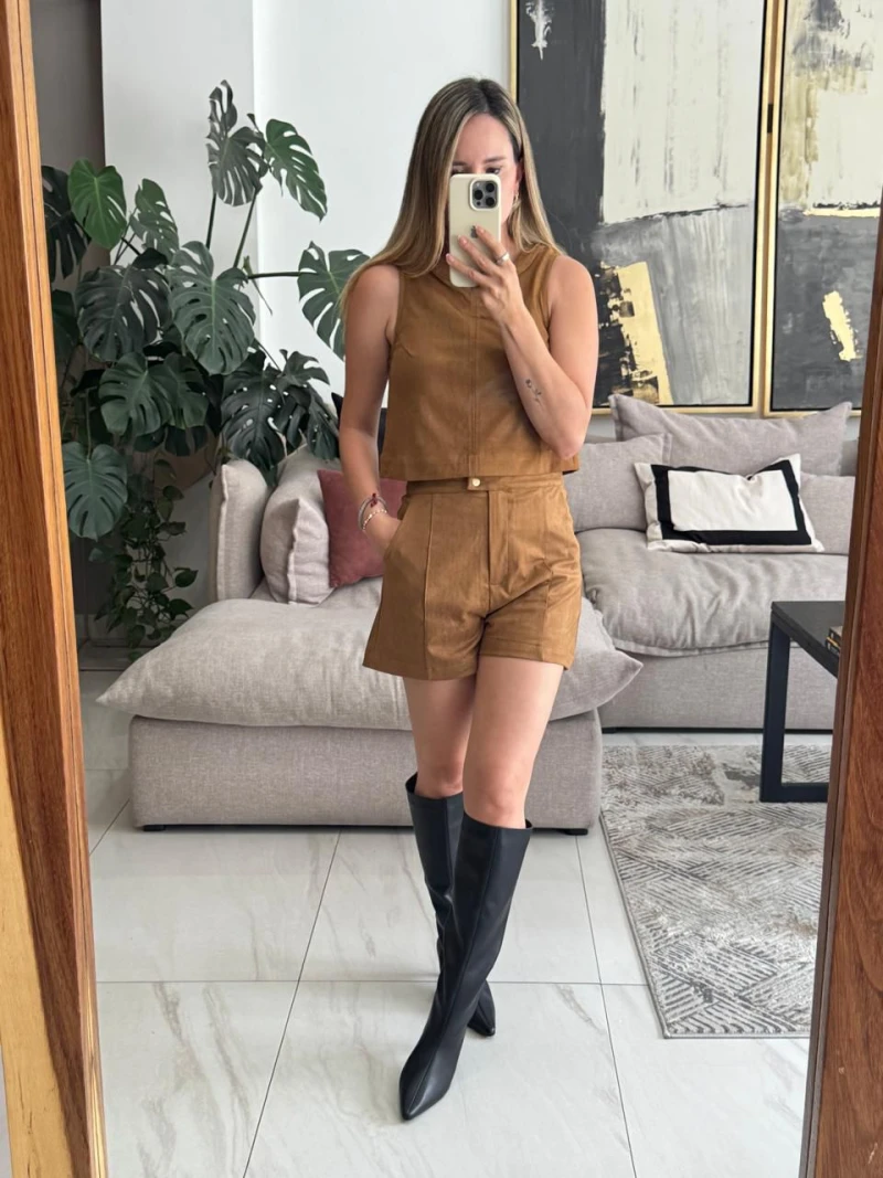 Set blusa y short gamuza café