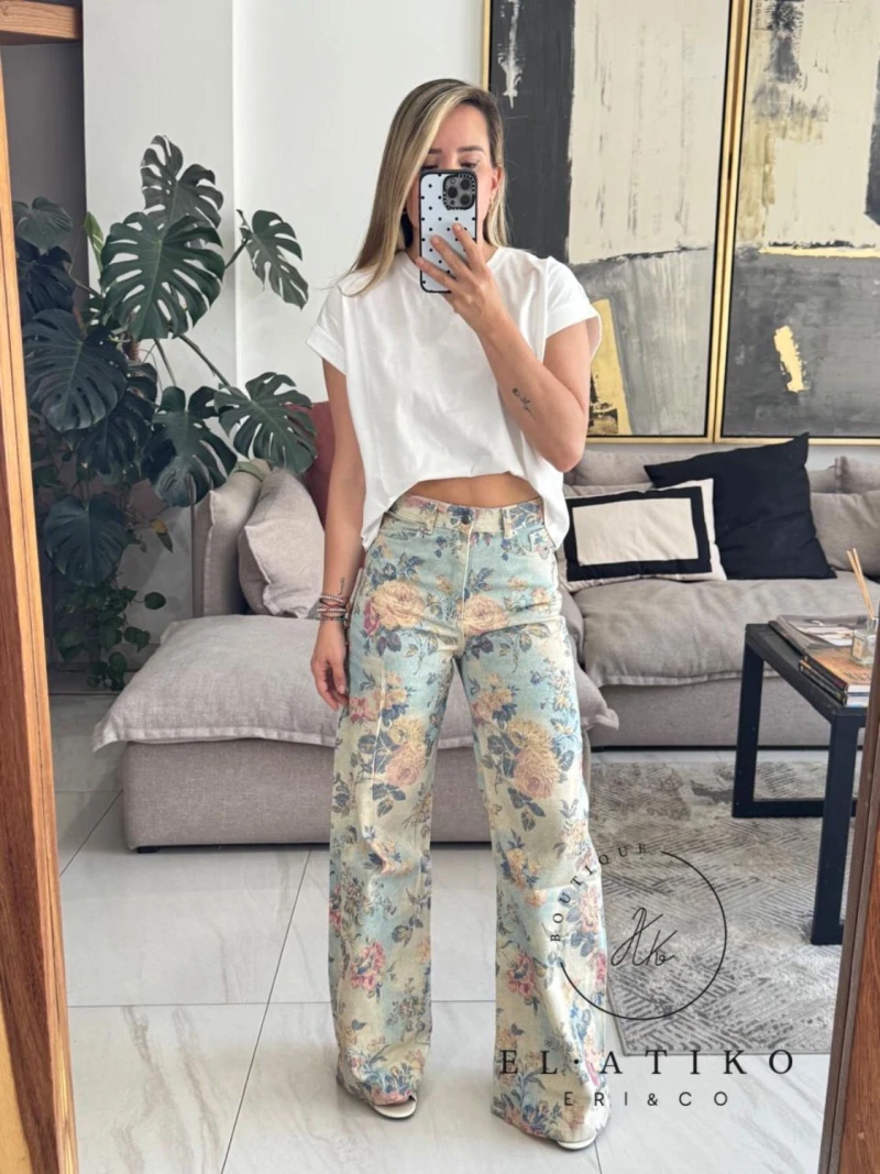 Jeans azul flores 